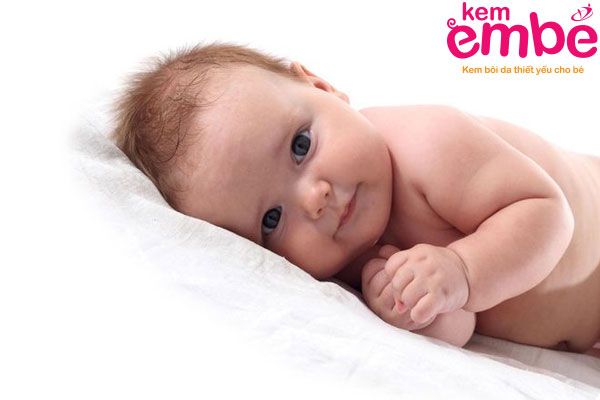 Những điều nên tránh khi trẻ bị rôm sảy