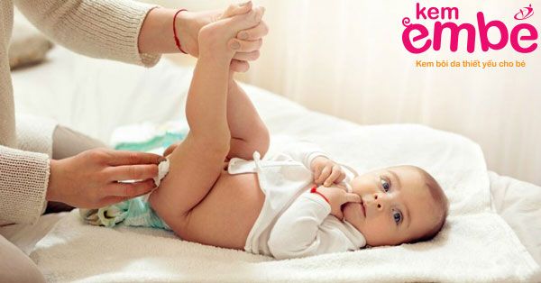 Bé bị hăm tã phải làm sao? Cách xử lý các vết hăm tã ở trẻ