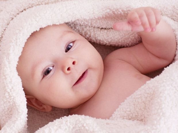 bé bị khô da phải làm sao