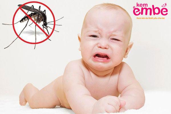 Dấu hiệu khi trẻ bị muỗi đốt vào môi