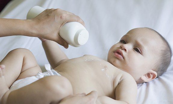 trị rôm sảy cho bé