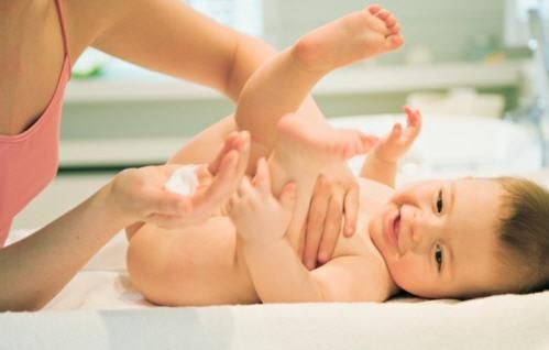 cách trị rôm sảy cho bé