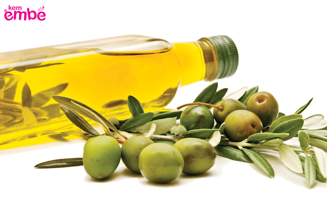 dùng dầu ooliu để trị trẻ sơ sinh bị khô da