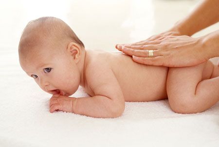 cách trị hăm da ở háng cho con