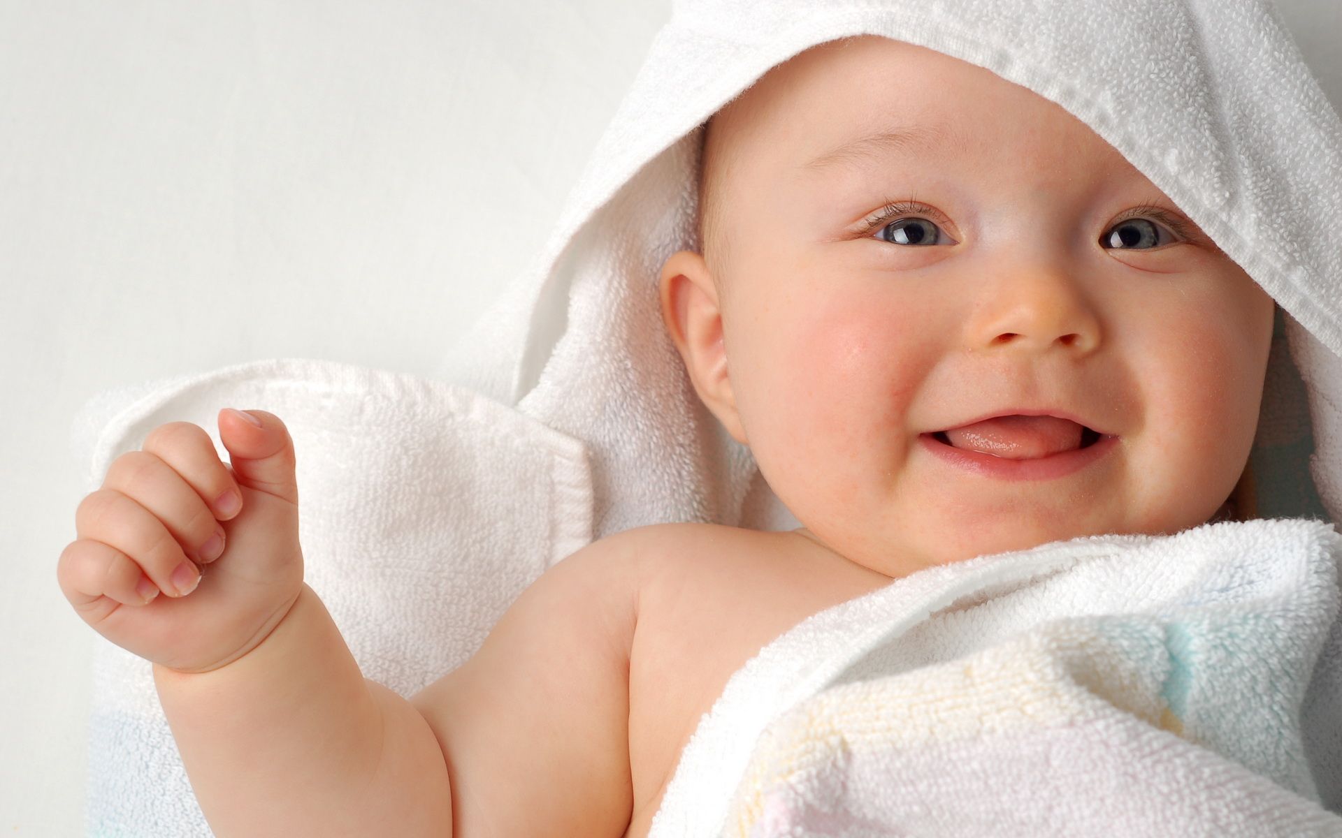 bé bị rôm sảy