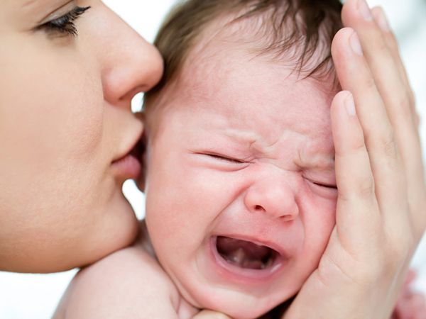 bé bị chàm sữa