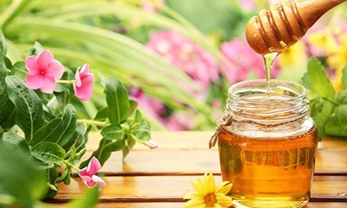 Mật ong là cách giúp trẻ sơ sinh bị khô da mặt hiệu quả