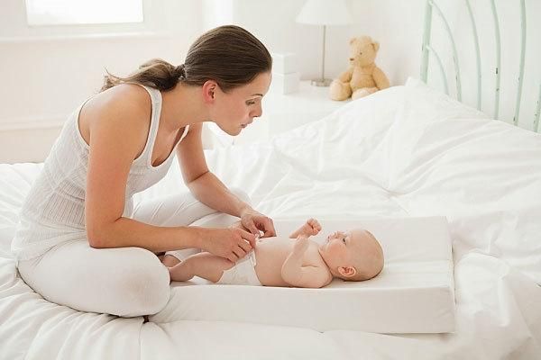 trị rôm sảy cho bé