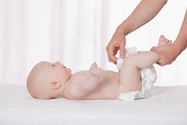 trị hăm tã bằng dầu dừa