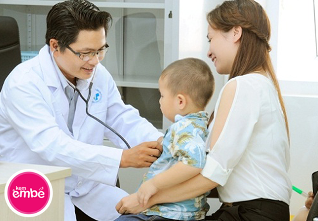 cách trị côn trùng đốt cho bé