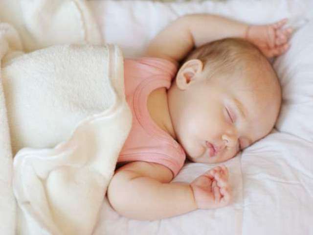 trẻ bị nổi mẩn đỏ