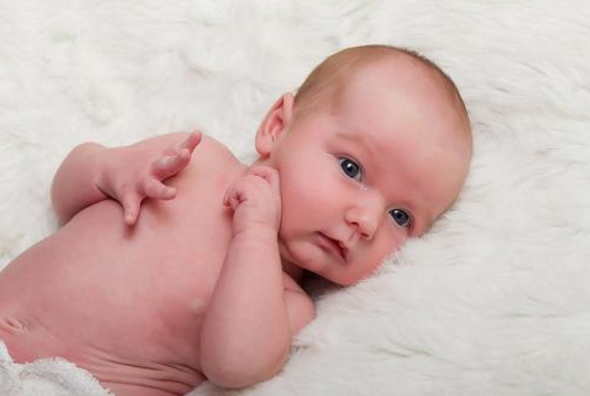 cách trị rôm sảy cho bé